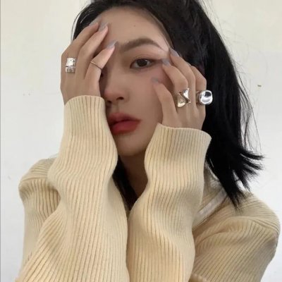 泳池里的男孩